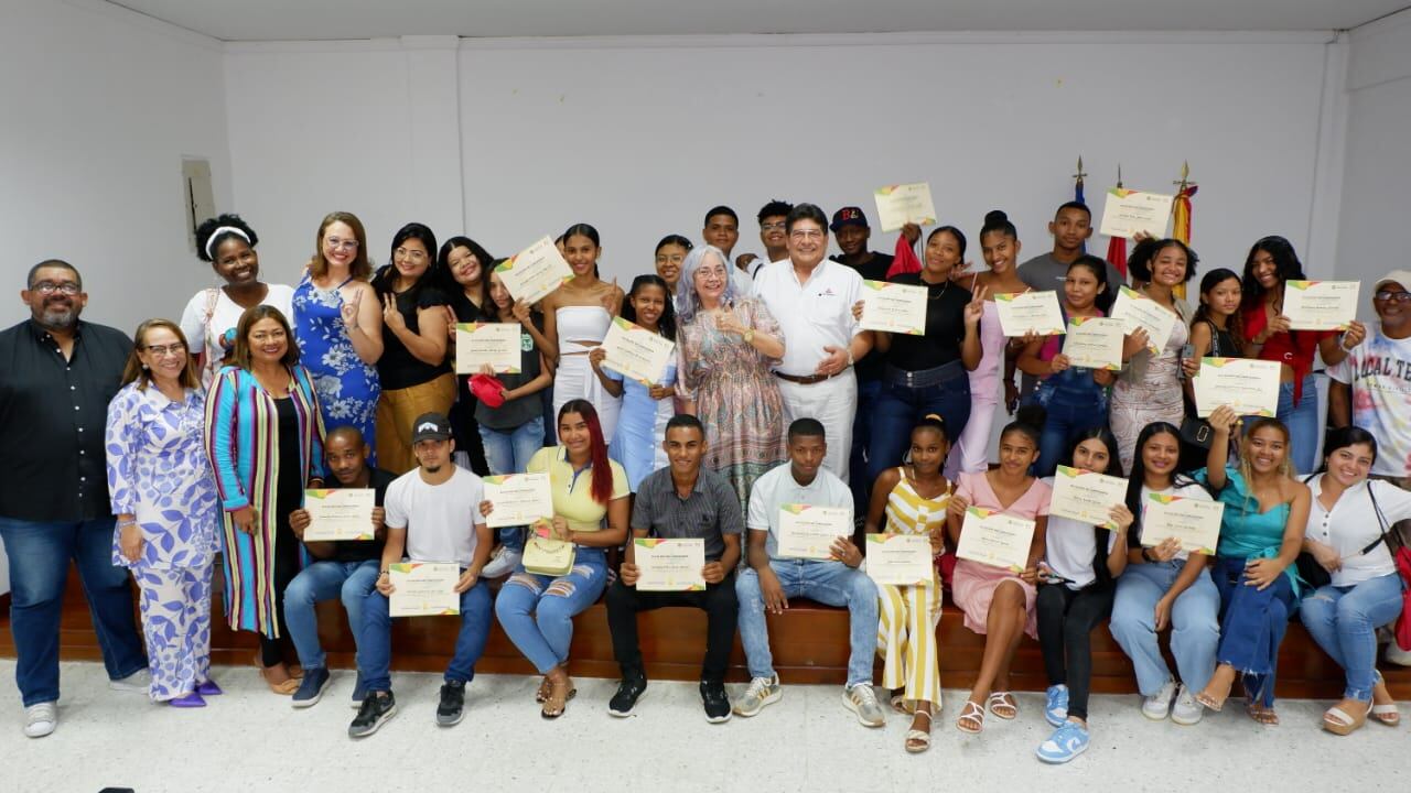 Jóvenes estudiantes víctimas del Conflicto Armado fueron becados para estudiar carreras técnicas