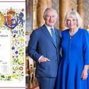 Esta es la bonita tarjeta que recibirán los 2000 invitados al acto de coronación de Carlos III y su esposa la reina Camila.