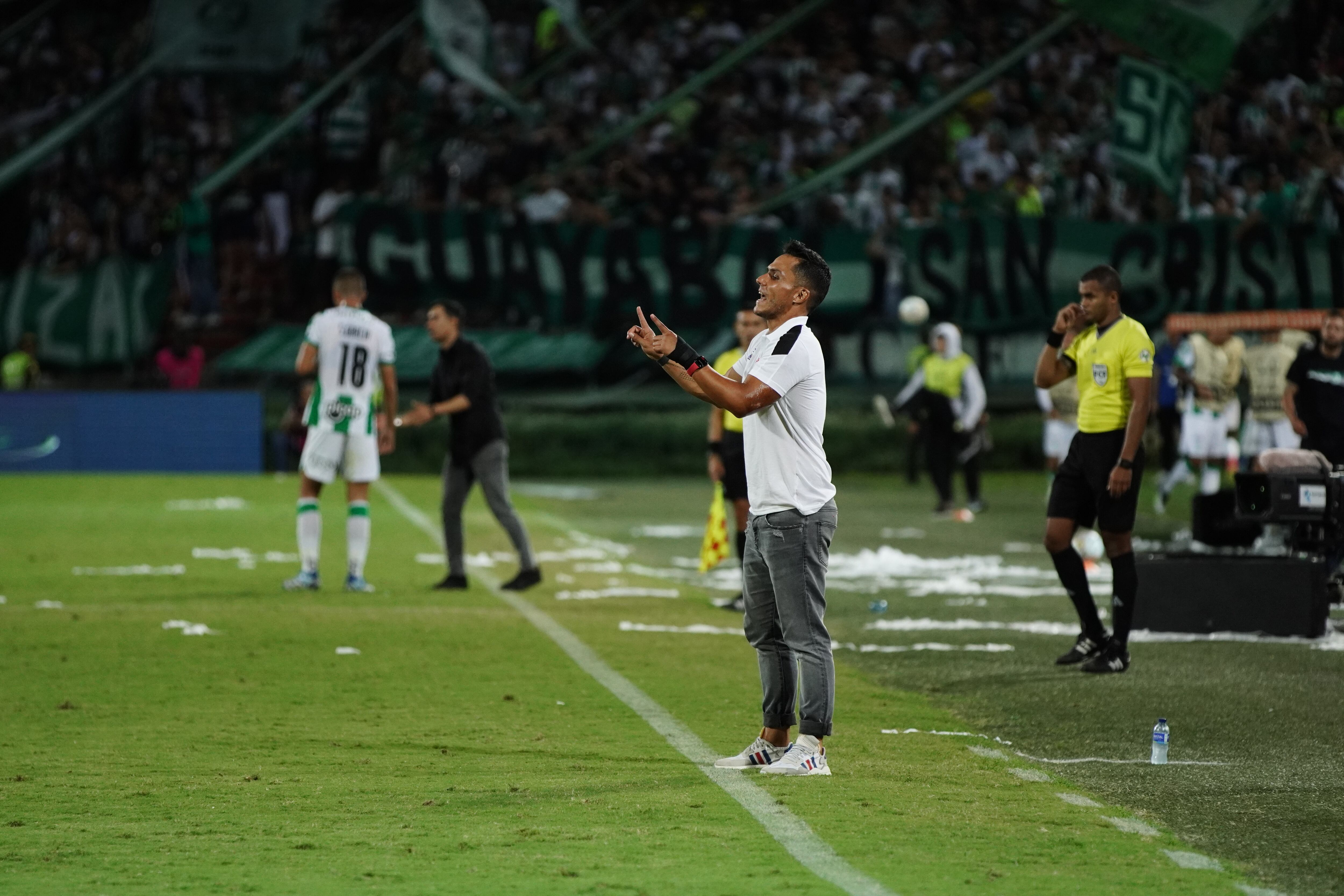 Lucas González, técnico de América de Cali