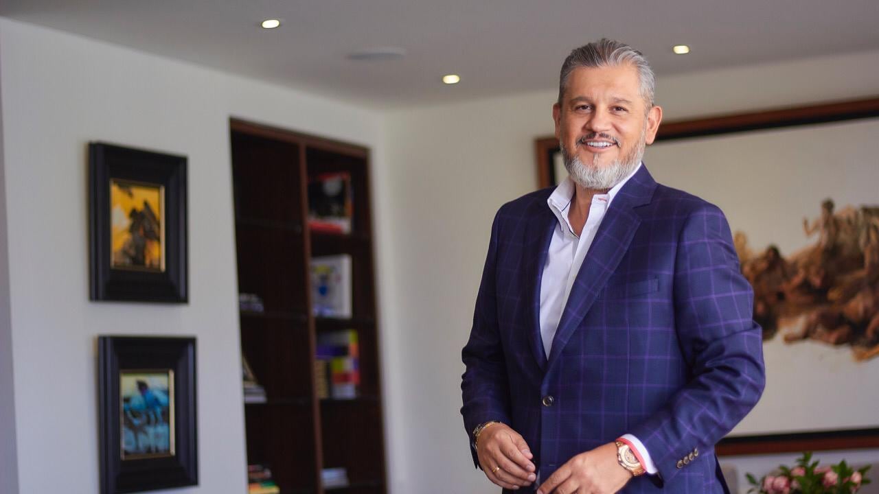 Carlos Suárez, fundador de ‘Estrategia y Poder’, lideró la campaña que llevó a Abelardo de la Espriella a la presidencia de Colombia.