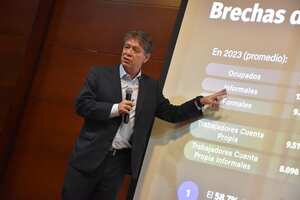 En el caso de mujeres que además residen en la ruralidad, la probabilidad de
acceder a un empleo formal es menor en 14.5 pp, en comparación con un
hombre que reside en una ciudad.