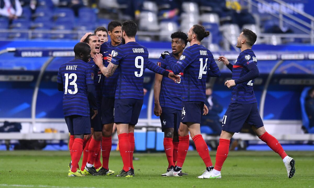 PARIS, FRANCE - MARCH 24: Antoine Griezmann of France celebrates with team mates after scoring their side's first goal during the FIFA World Cup 2022 Qatar qualifying match between France and Ukraine on March 24, 2021 in Paris, France. Sporting stadiums around France remain under strict restrictions due to the Coronavirus Pandemic as Government social distancing laws prohibit fans inside venues resulting in games being played behind closed doors. (Photo by Getty Images/Aurelien Meunier)