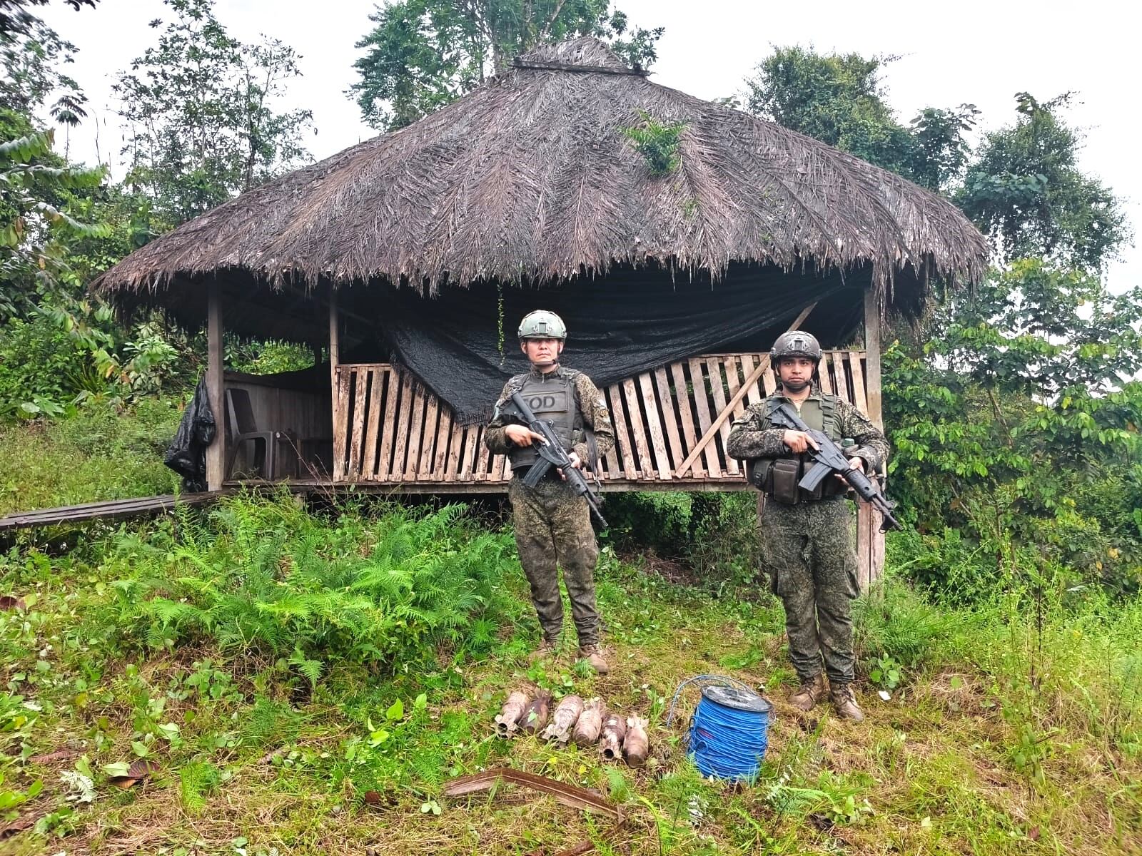 Militares de la Armada en operación contra las disidencias de Iván Mordisco en el Cauca.