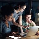 La compañía brinda asesoría a los clientes en temas de marketing para que lleguen a su mercado objetivo.