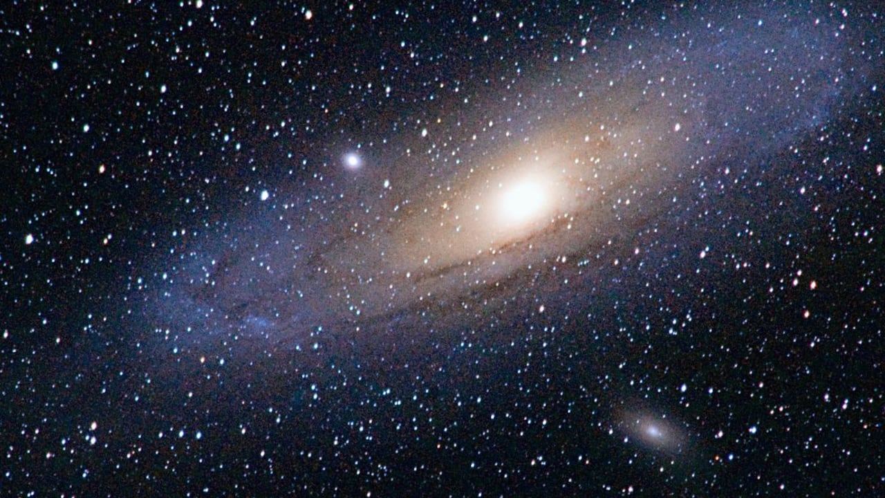 Descubren disco en una estrella en otra galaxia.