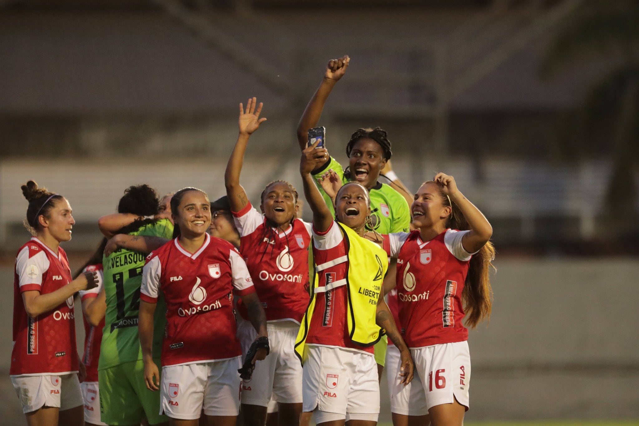 Santa Fe buscará su primer título continental en la rama femenina cuando dispute la final de la Copa Libertadores contra el poderoso Corinthians.