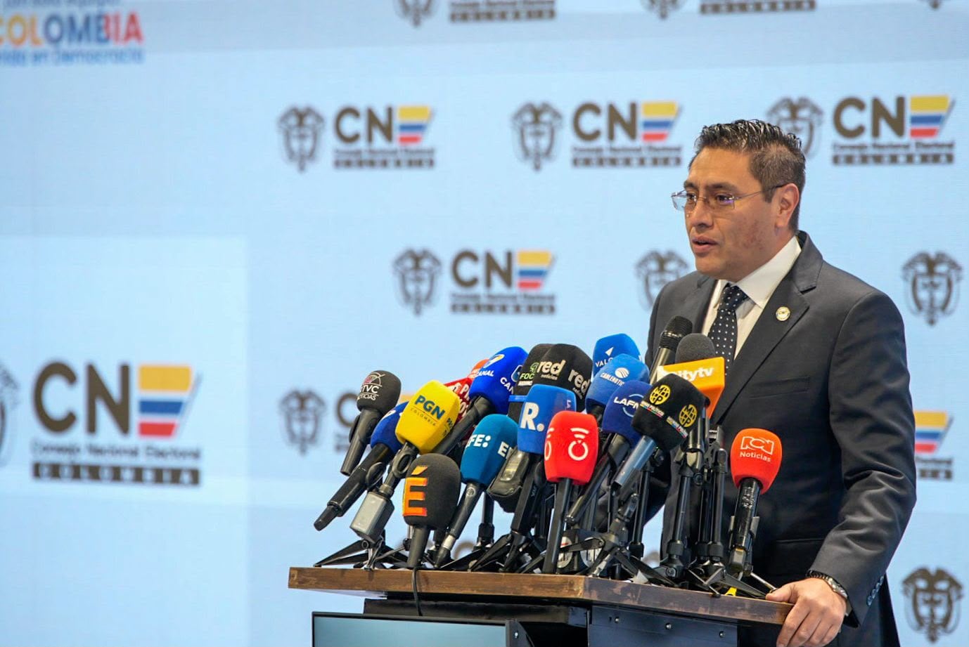 El presidente del Consejo Nacional Electoral, Cristian Quiroz, instaló oficialmente la Comisión Escrutadora Nacional para iniciar la consolidación de los resultados de la segunda vuelta presidencial.