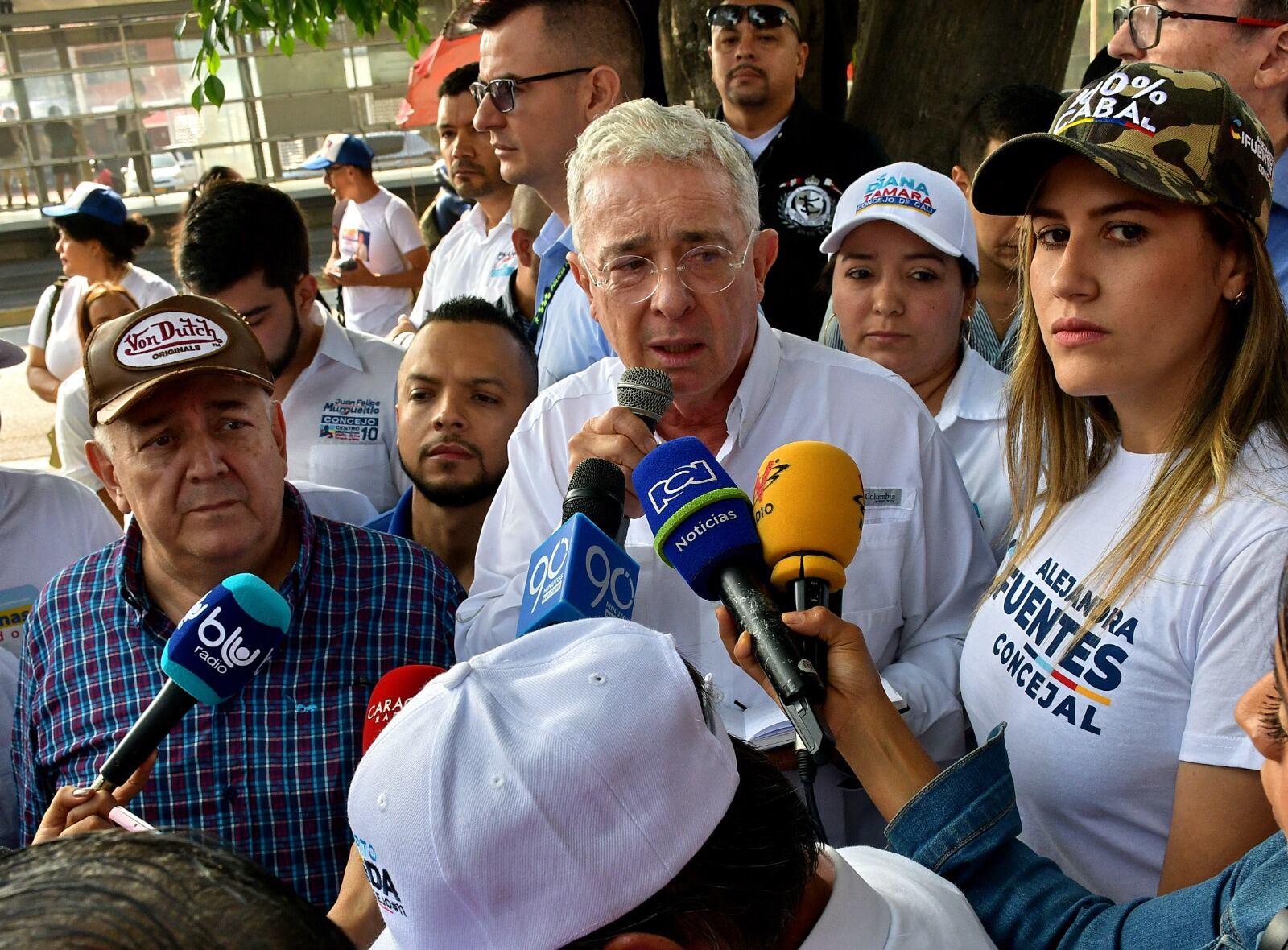 El expresidente Álvaro Uribe en Cali apoyando a los candidatos del centro democrático a las diferentes corporaciones alcaldía y gobernación.