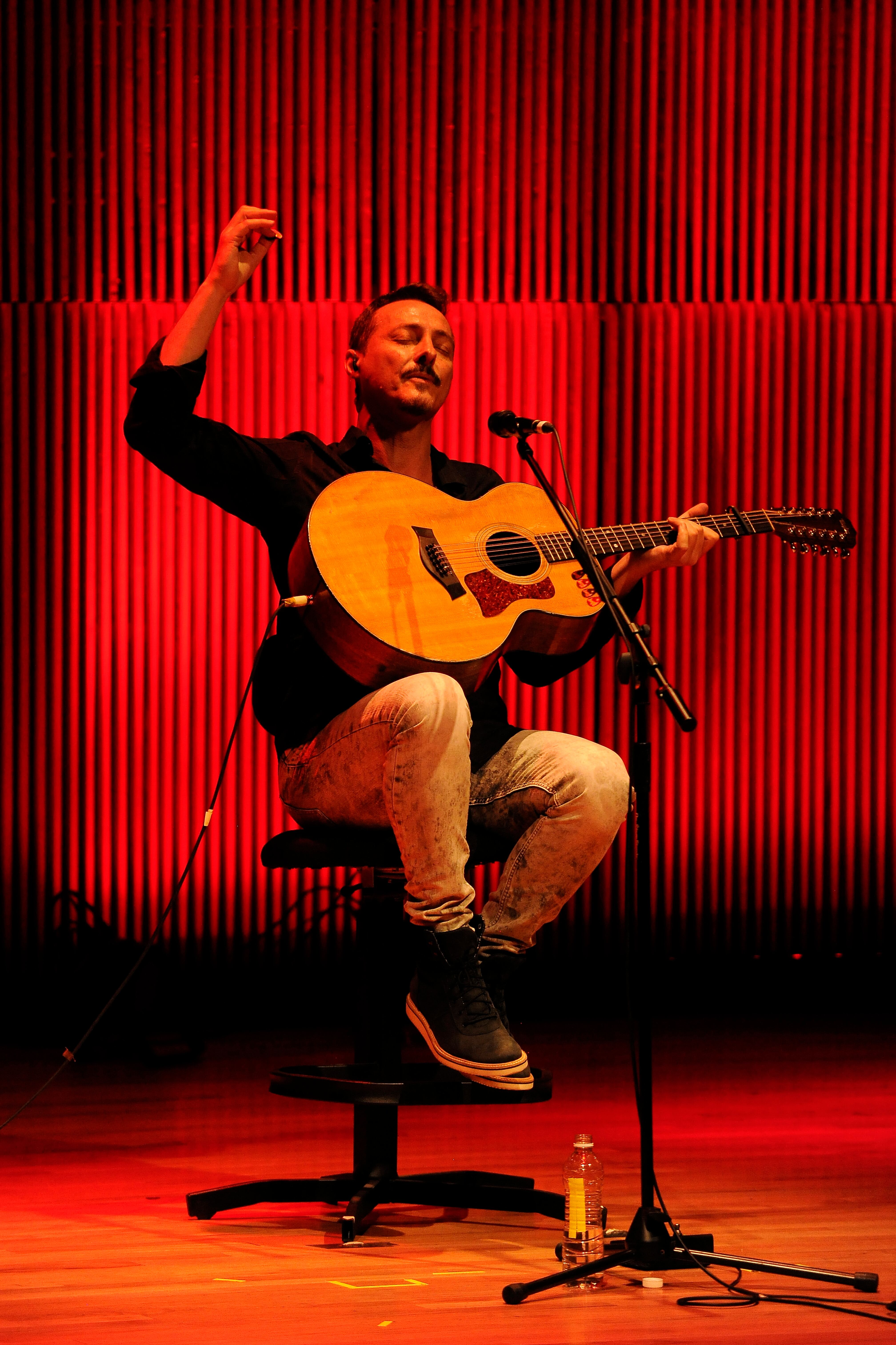 Pedro Aznar entrega su show 'Un Instante y Mil Noches', en el Centro Cultural Roberto Cantoral de Coyoacan, Mexico, en 2013. (Foto de Pedro Gonzalez Castillo/LatinContent via Getty Images).