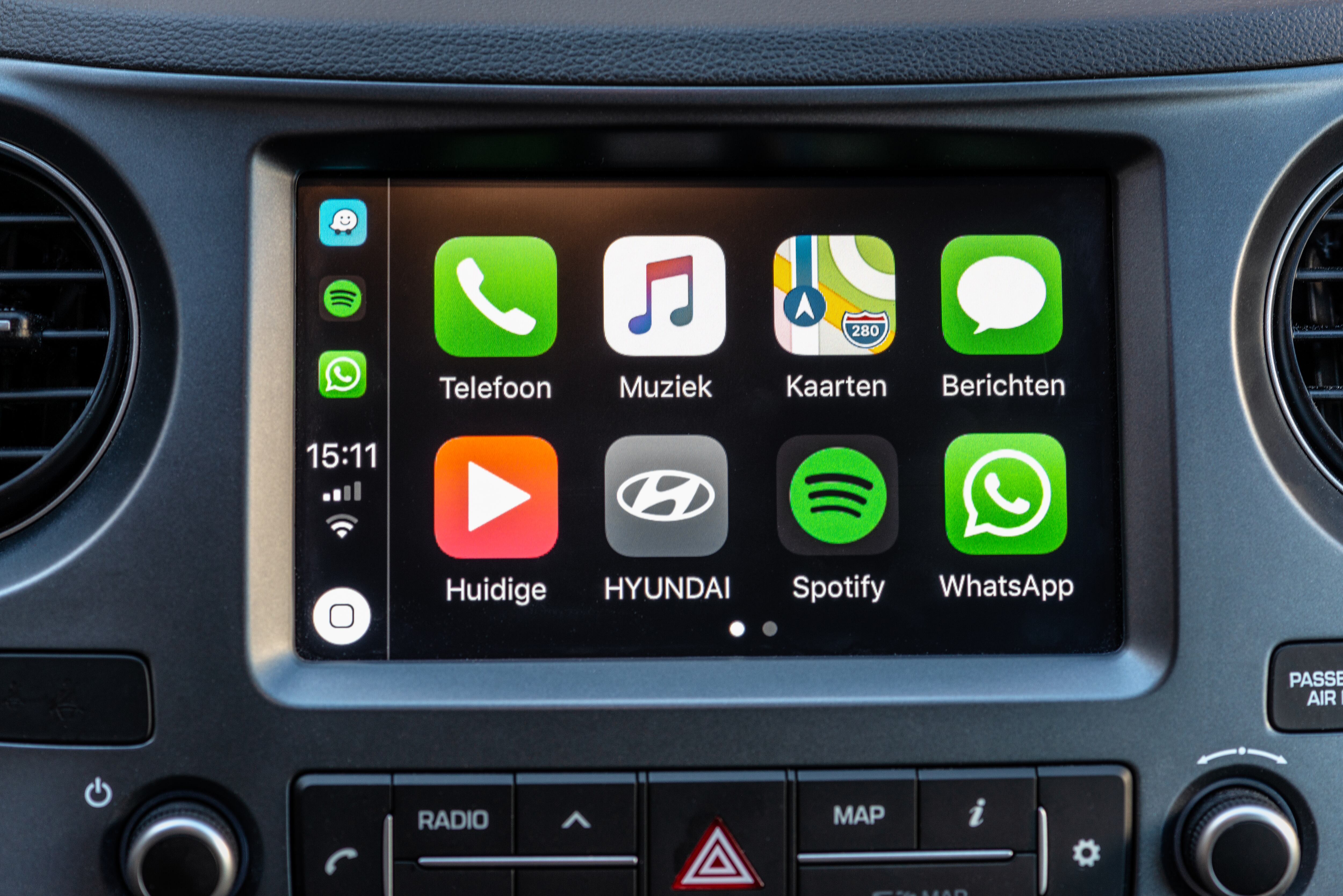 La nueva actualización de Apple CarPlay permite visualizar una tercera fila de íconos.