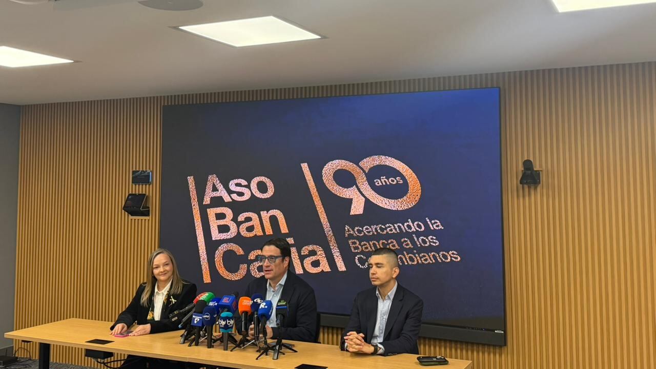 Desde Asobancaria denuncian el mal manejo que se le está dando a la ley de insolvencia en el país. De izquierda a derecha: Diana Talero, presidenta del Instituto Colombiano de Derecho Procesal; el abogado Iván Cancino y el presidente de Asobancaria, Jonathan Malagón.