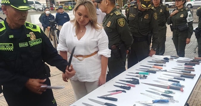 Es un delito el porte de arma blanca en eventos masivos.