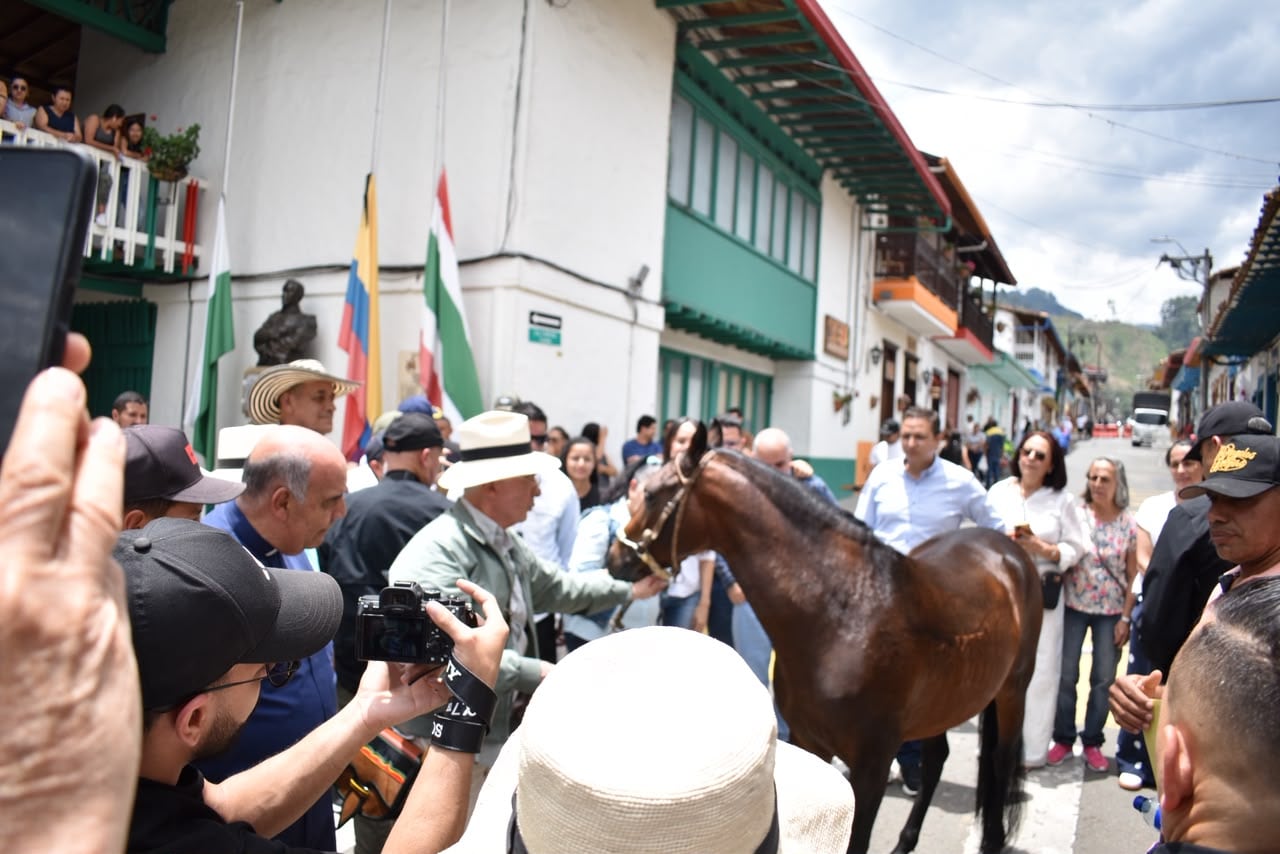 Álvaro Uribe caballos.