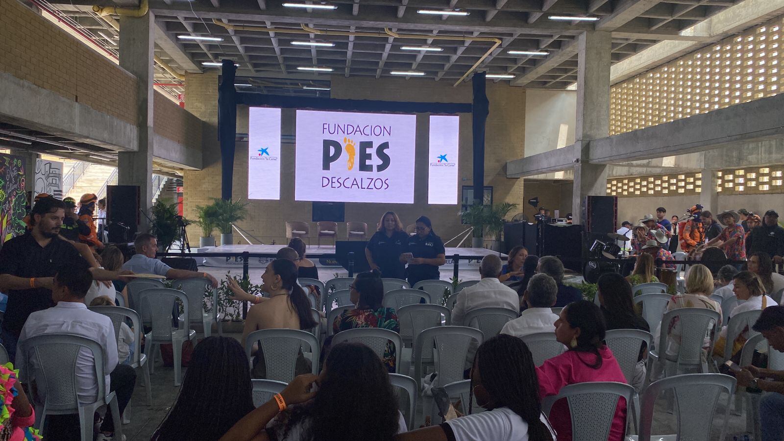 Shakira llegó a Barranquilla a inaugurar un nuevo colegio.