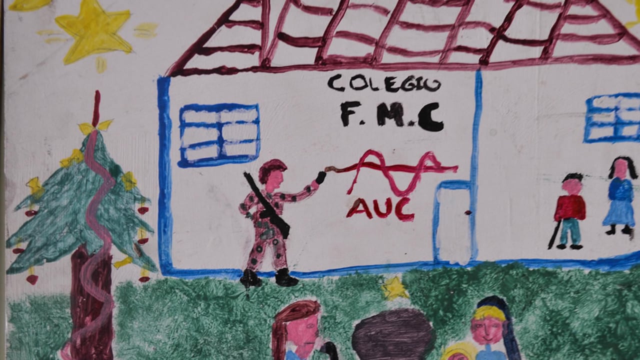 Uno de los dibujos de los niños de San Carlos dan cuenta de lo que tuvieron que ver hace unos años, cuando la guerrilla y los paramilitares se disputaban el control de la zona.