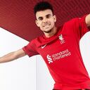 Liverpool FC ha presentado su nueva equipación local de Nike para la temporada 2022-23, que está disponible para reservar a partir de hoy.