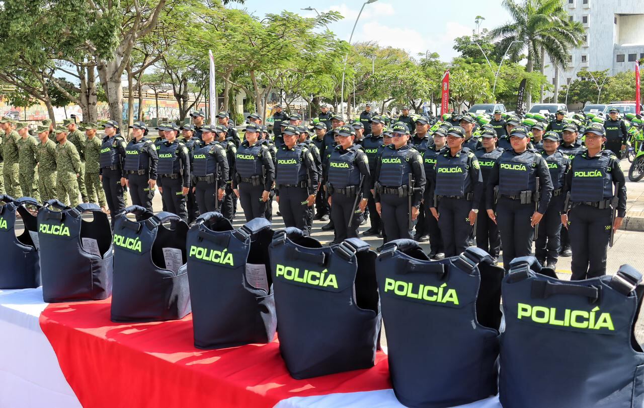Entregan dotaciones a la fuerza pública en Atlántico.