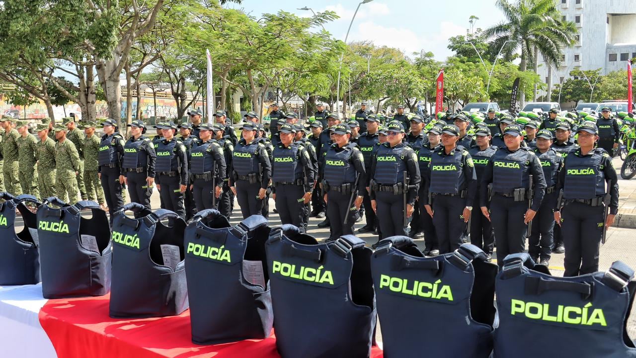Entregan dotaciones a la fuerza pública en Atlántico.