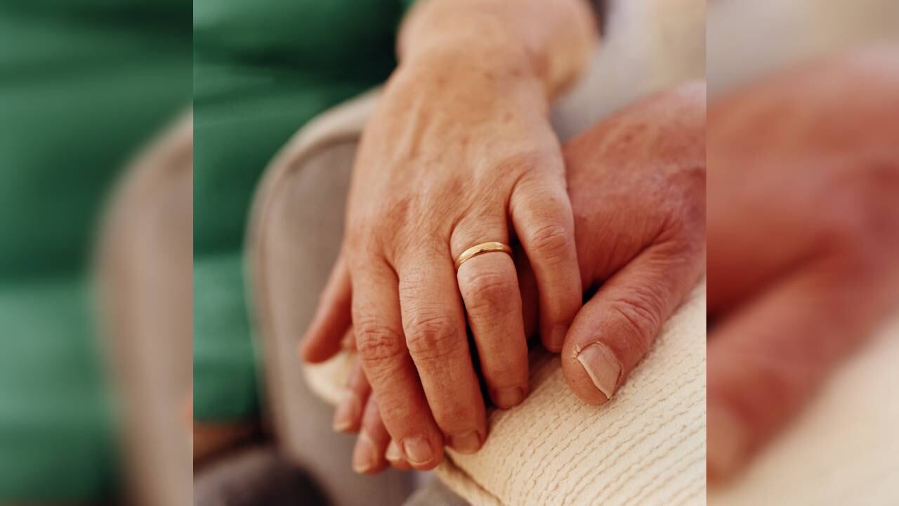Más de siete décadas de vida compartió esta pareja de abuelitos (imagen de referencia).
