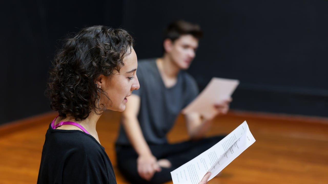 A través del teatro y la danza contemporánea se busca combatir la desigualdad que afecta a este sector de Bogotá, vulnerable a la violencia y la discriminación.