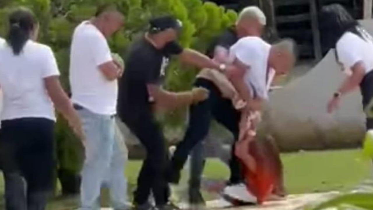 El coronel Giovanny Puente Aguilar, comandante de la policía Urabá, explicó que luego de una discusión entre las dos personas se presentó la pelea.