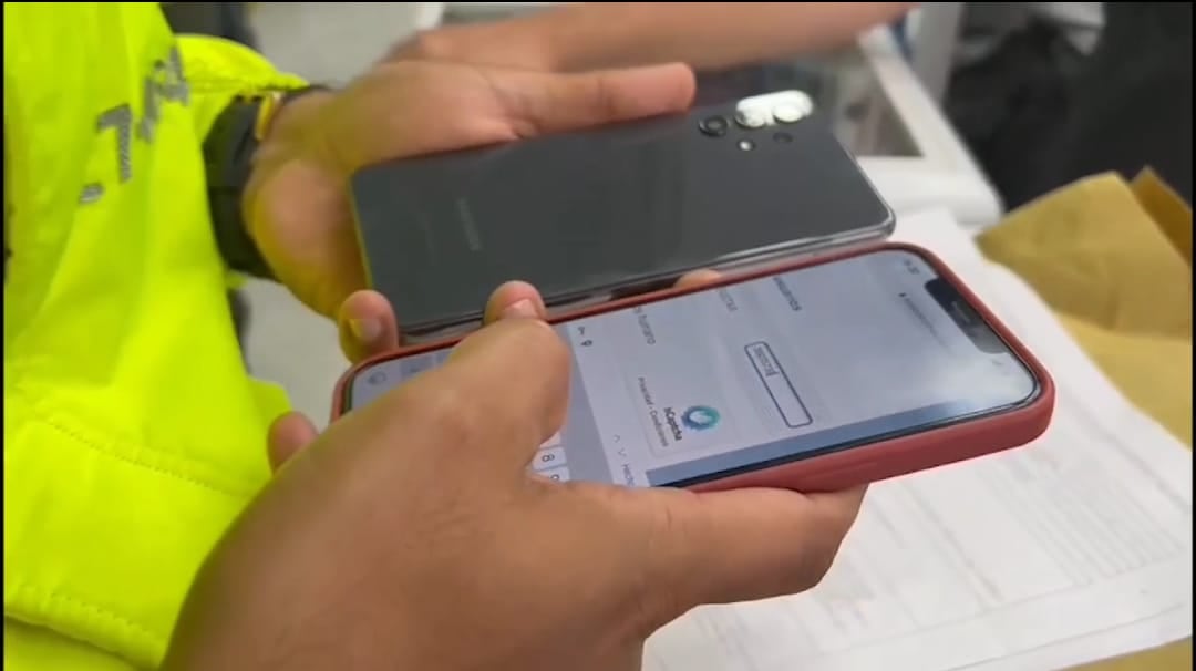 La Policía Metropolitana de Cali adelantó un fuerte dispositivo contra el robo de celulares en el centro de la ciudad, un delito que golpea fuertemente a los caleños. Foto Especial El País