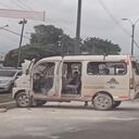 En Cali se incendió una ruta escolar que acababa de dejar los niños en el colegio