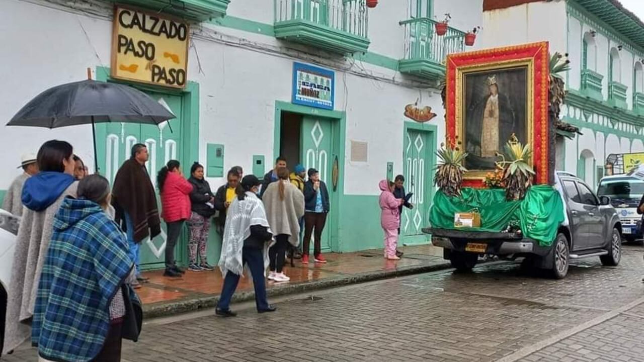 La procesión y peregrinación a su paso por El Cocuy, Boyacá.