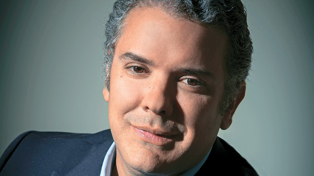 María Juliana, su esposa,ha sido su polo a tierra, amiga y compañera de vida, que con su apoyo y paciencia lo ha ayudado en cada uno de sus proyectos