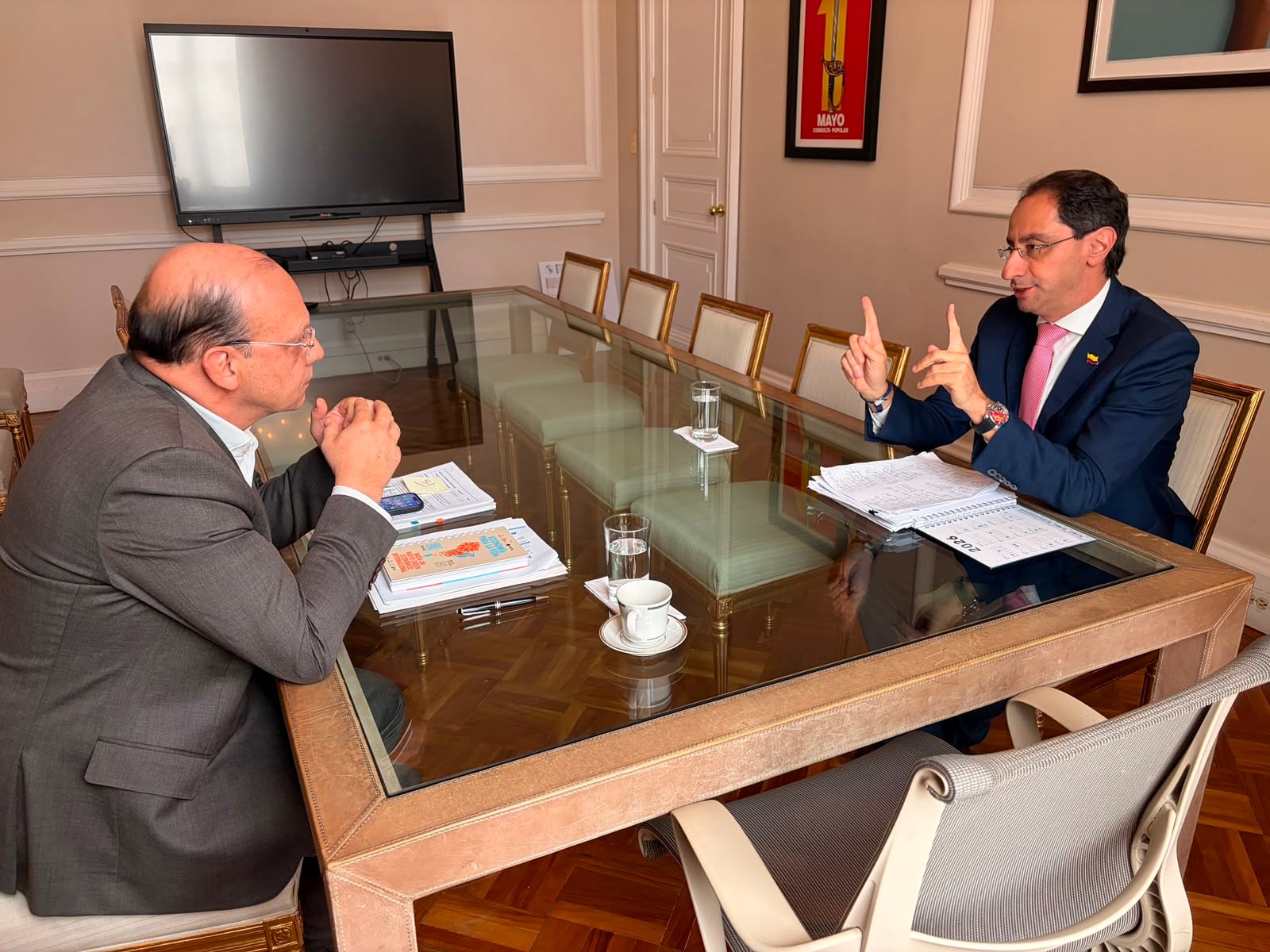 Germán Ávila y José Manuel Restrepo en la primera etapa del empalme.
