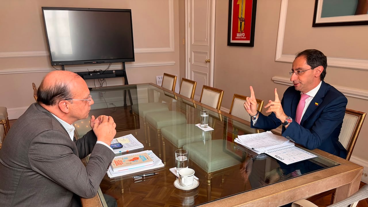 Germán Ávila y José Manuel Restrepo en la primera etapa del empalme.