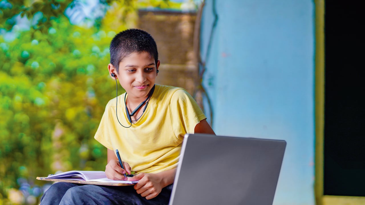 En Antioquia, por ejemplo, la minería jalona el desarrollo industrial de diversos sectores como el textil, la cerámica, construcción y cemento.