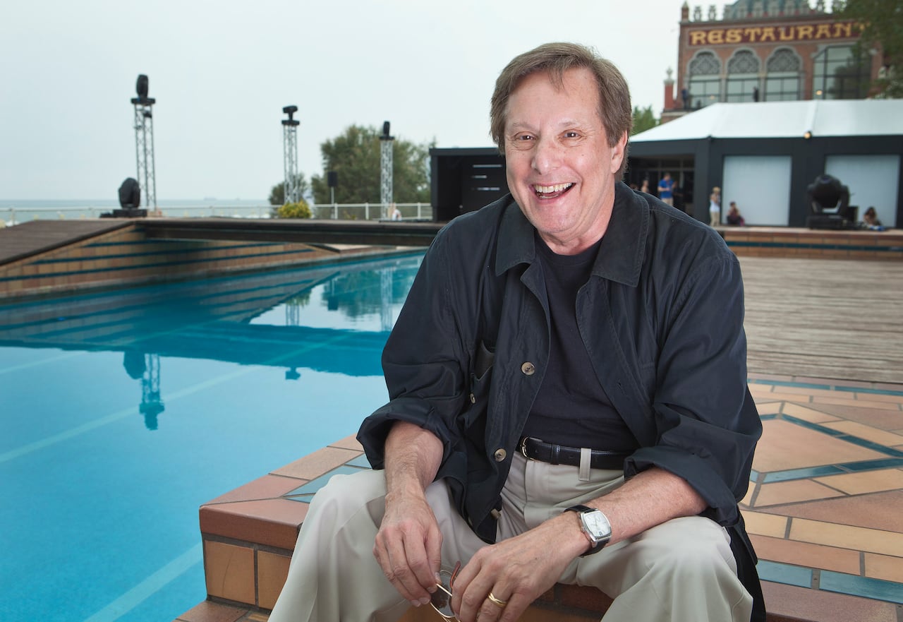 ARCHIVO - El director William Friedkin posa tras entrevistas de su película "Killer Joe" en Venecia, Italia, el 8 de septiembre de 2011. Friedkin, quien ganó el Oscar al mejor director por "The French Connection", murió el lunes 7 de agosto de 2023, en Los Ángeles, dijo su esposa Sherry Lansing y uno de sus representantes. (Foto AP/Joel Ryan, archivo)