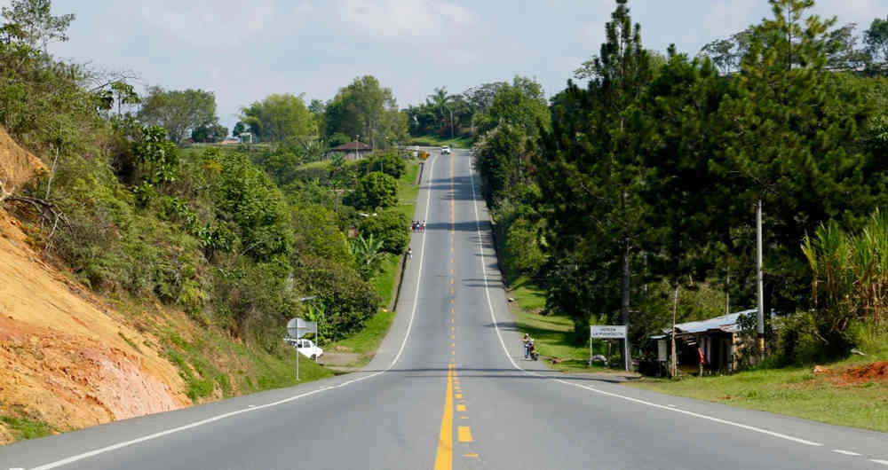 Muchas personas aprovechan los festivos para viajar por las carreteras de Colombia.