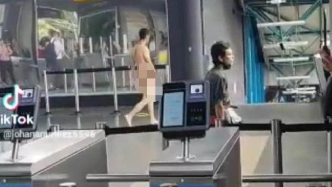 Hombre caminó desnudo por la estación Aguacatala del Metro de Medellín.