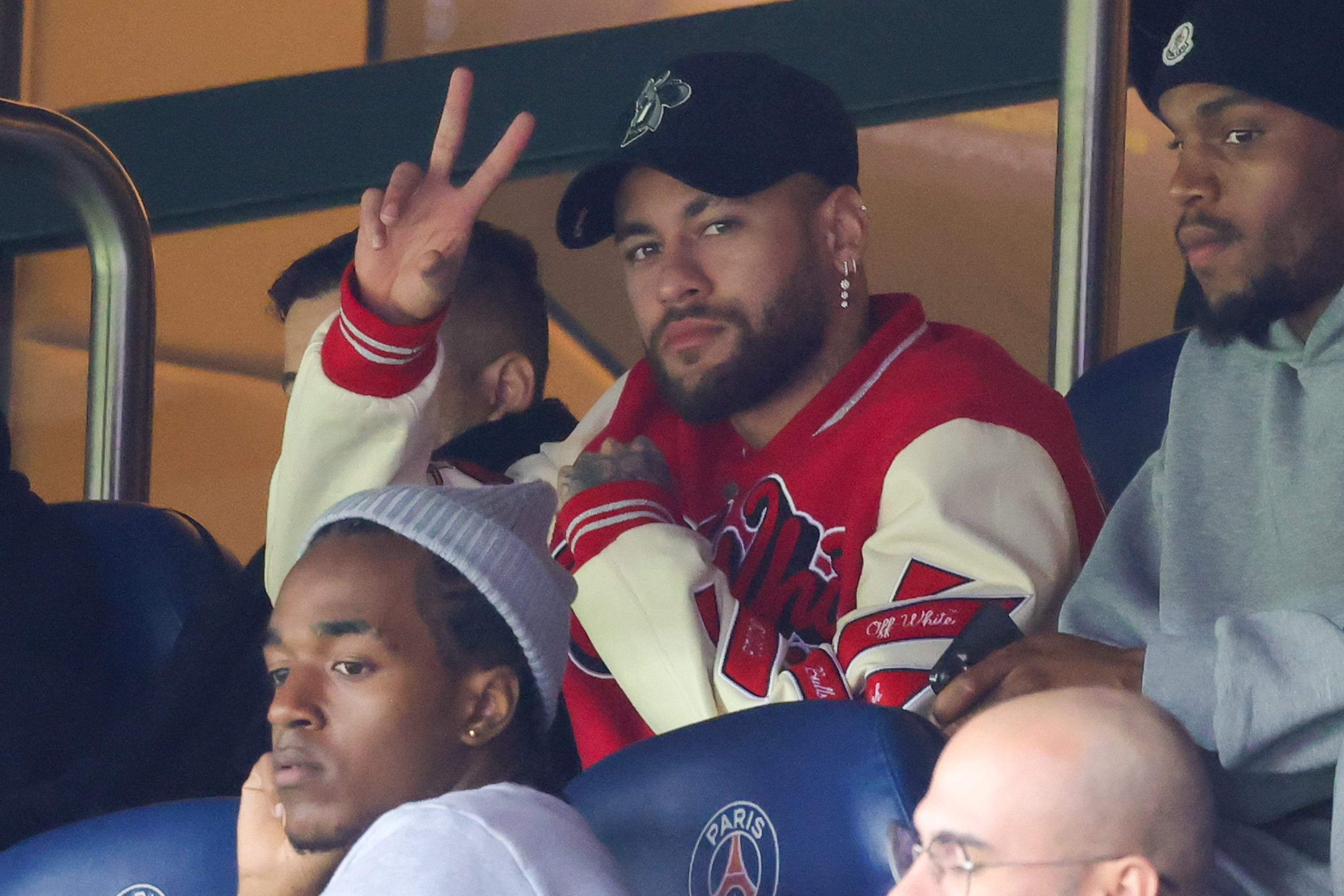 Neymar se encuentra de la temporada después de que tuviera que someterse a una cirugía.