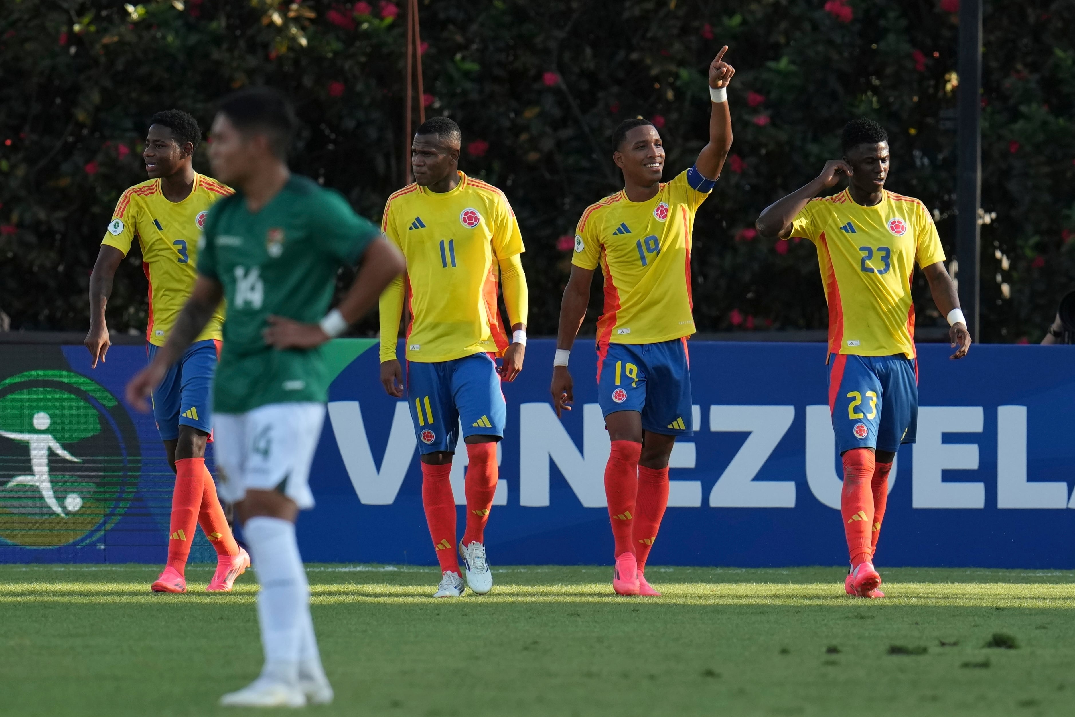 Colombia's Kener Gonzalez (19) celebrates after scoring his side's second goal during a South American U-20 Championship soccer match against Bolivia in Valencia, Venezuela, Thursday, Jan. 30, 2025. (AP Photo/Ariana Cubillos)