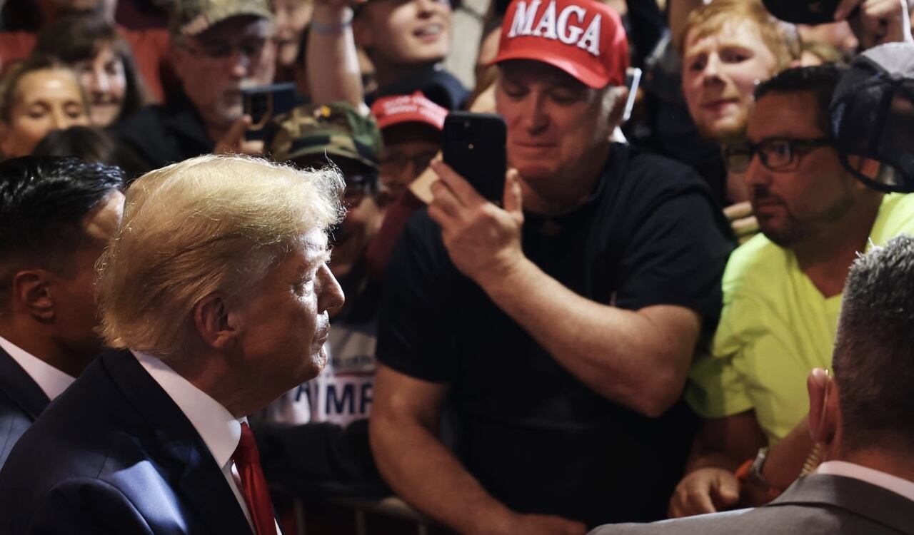 Donald Trump junto a sus seguidores en el evento en New Hampshire