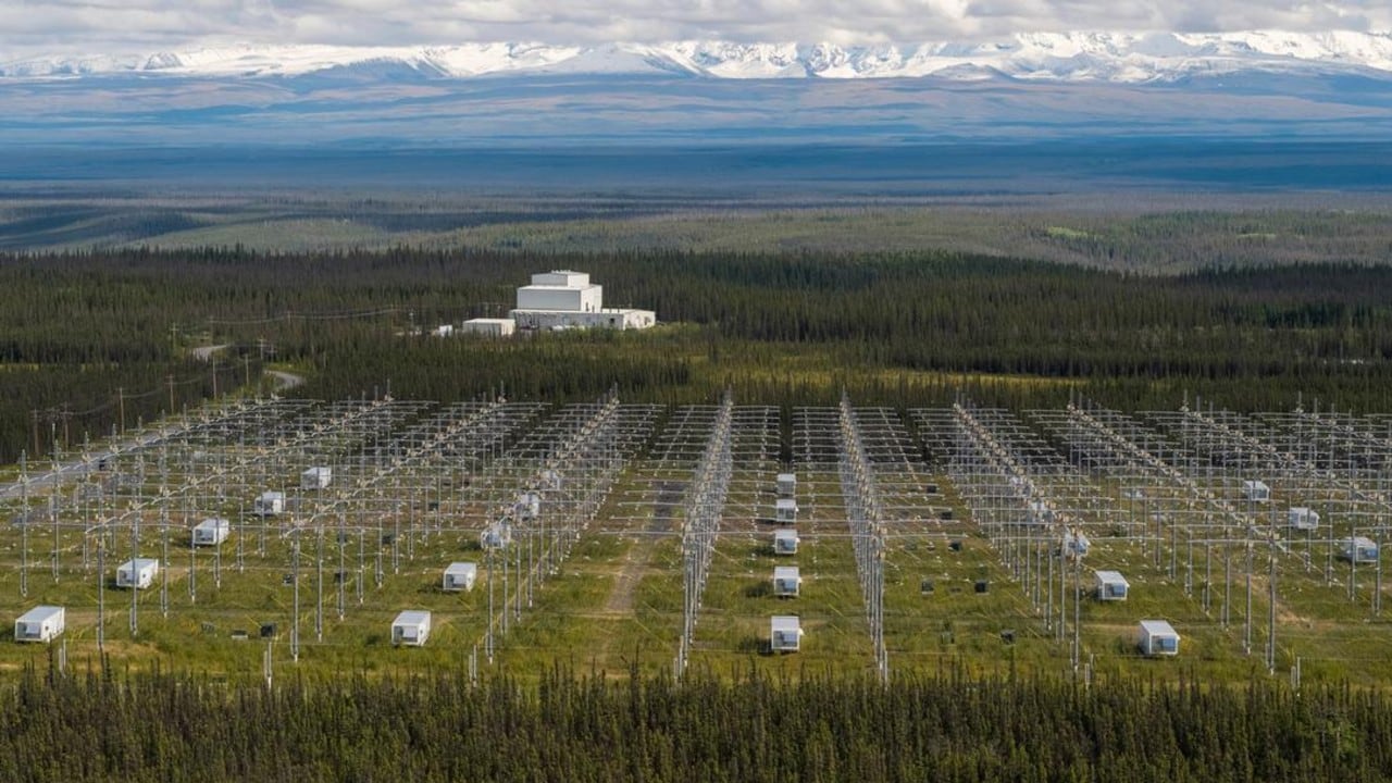 Desde su construcción en la década de 1990, el proyecto HAARP (foto) ha sido blanco de diferentes teorías de la conspiración.