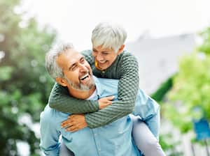 La osteoporosis ataca a las personas durante la tercera edad en la gran mayoría de los casos. Foto: Getty Images/iStockphoto.