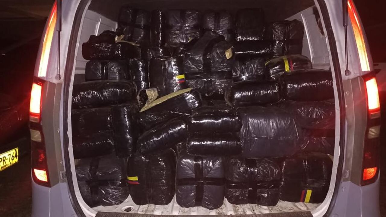 Este es el carro gemeleado del Inpec que los nacos usaban como “mula” para traficar marihuana.