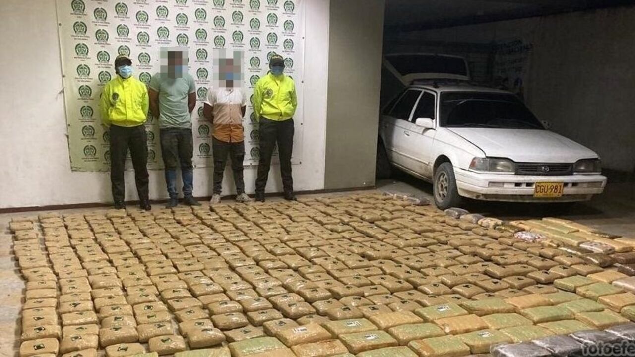 Los capturados transportaban la marihuana en un vehículo particular.