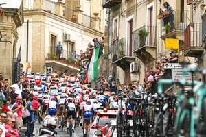 El pelotón en Sicilia.