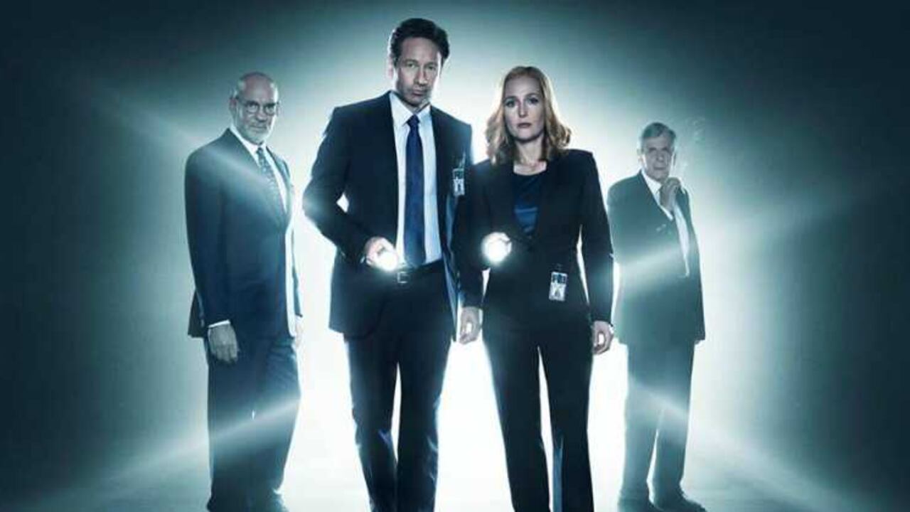 La aclamada serie Expedientes secretos X , con nuevos capítulos, pero con los mismos protagonistas (David Duchovny y Gillian Anderson) llegará el 26 de enero.