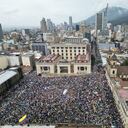 MARCHA 21 DE ABRIL EN CONTRA DEL GOBIERNO DE GUSTAVO PETRO BOGOTÁ en la plaza de Bolívar imágenes de DRONE