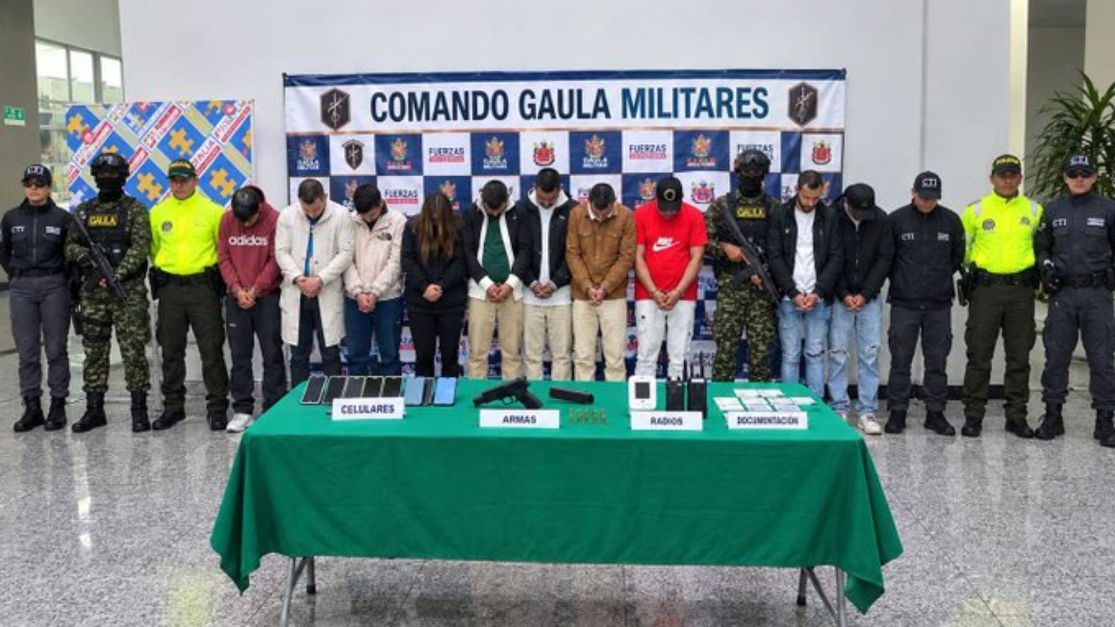 Las autoridades capturaron a 11 presuntos integrantes de la banda ‘Los Pinchallantas’, señalada de cometer secuestros y robos en la vía Mosquera–La Mesa.
