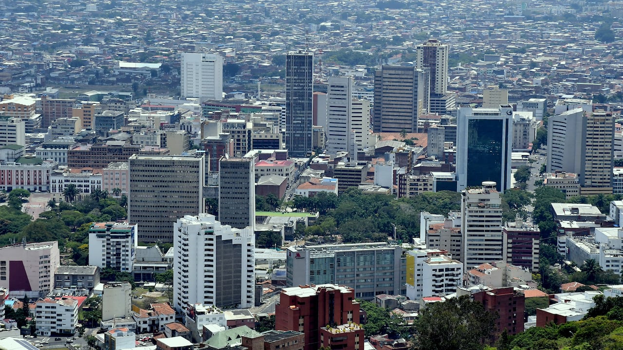 Diferentes imágenes del Cali desde el Aire. Fotos Raúl Palacios / El Pais / 15 de Junio del 2023 Cali.