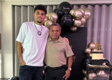 Luis Díaz celebró un año más de vida de su papá Luis Manuel Díaz, en una fiesta por su cumpleaños.