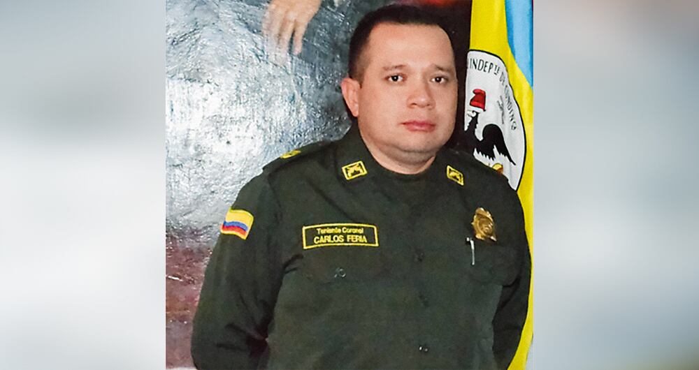 El poderoso teniente Carlos Feria es señalado de haber ordenado y coordinado los seguimientos, la prueba de polígrafo y las chuzadas.