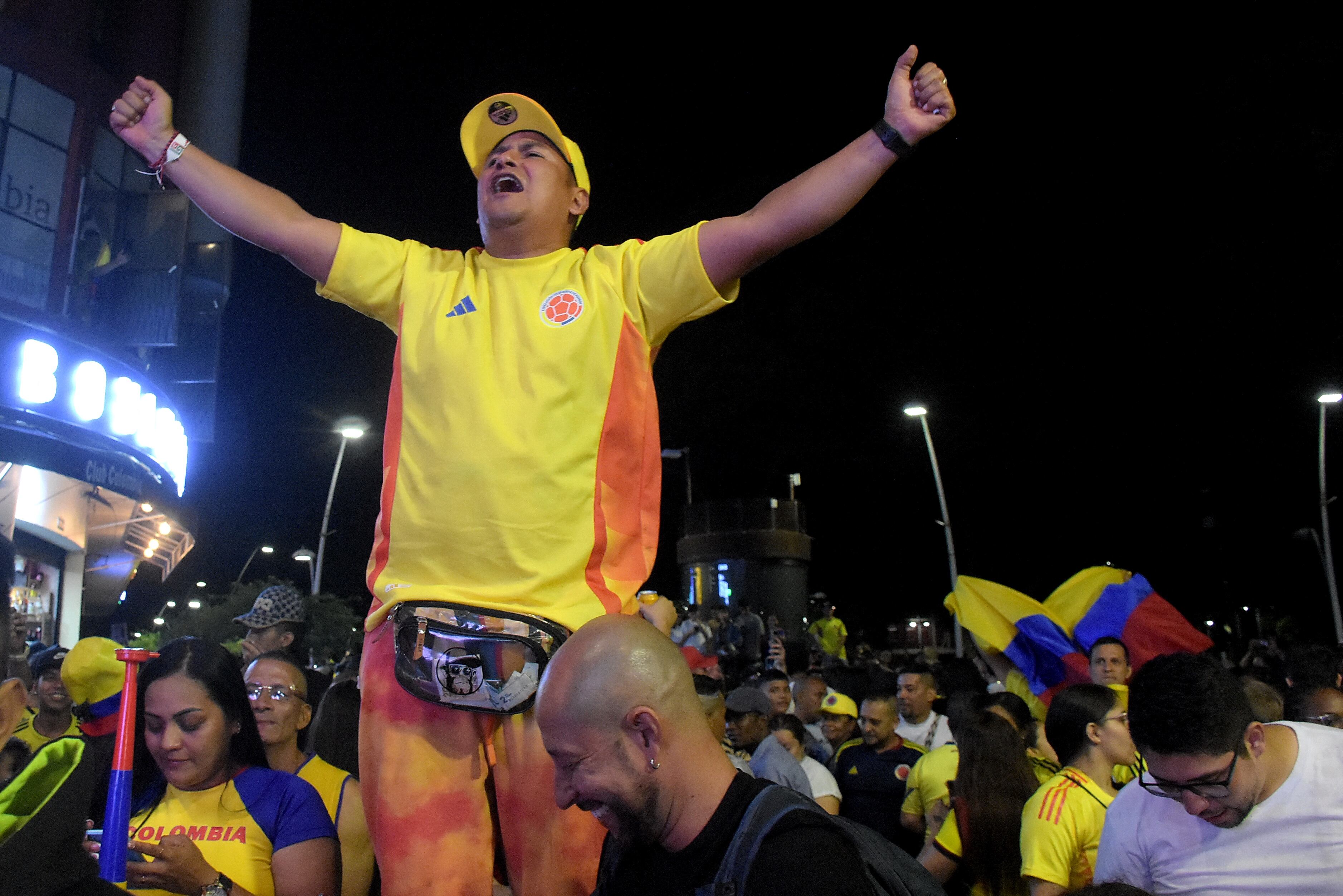 Celebración Triunfo de Colombia desde el boulevard del río.
